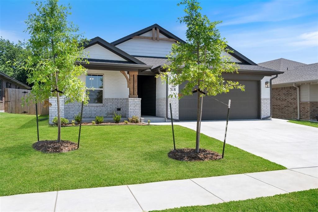 318 Park Lane, Harrah, OK 73045