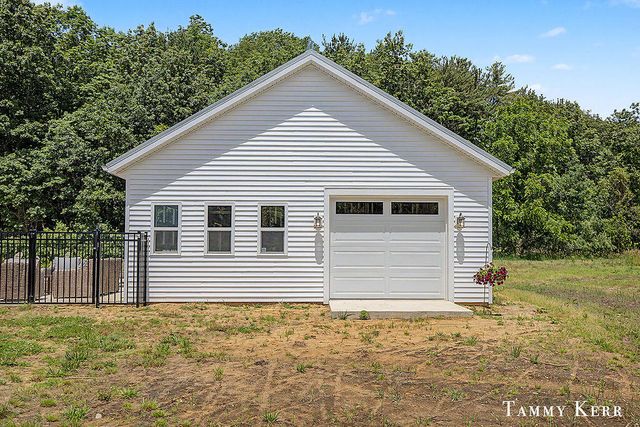 7067 118th Avenue, Fennville, MI 49408