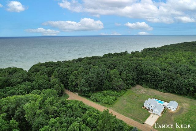 7067 118th Avenue, Fennville, MI 49408