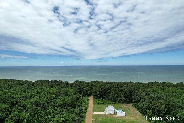 7067 118th Avenue, Fennville, MI 49408