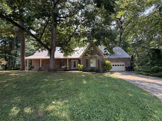 529 Ridgecrest Dr, Mcminnville, TN 37110