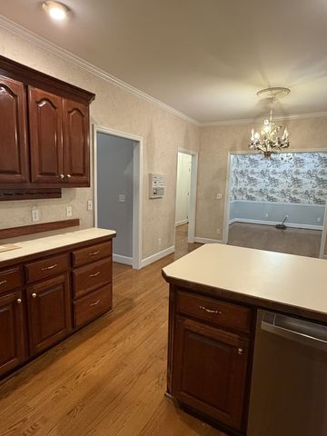 529 Ridgecrest Dr, Mcminnville, TN 37110