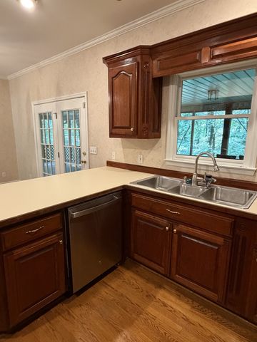 529 Ridgecrest Dr, Mcminnville, TN 37110