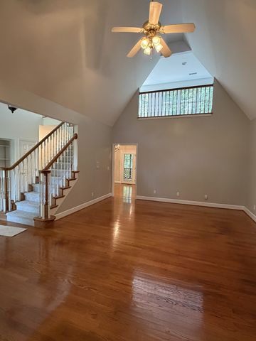 529 Ridgecrest Dr, Mcminnville, TN 37110