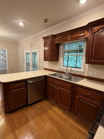 529 Ridgecrest Dr, Mcminnville, TN 37110