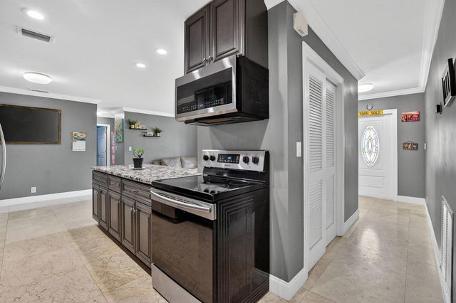 257 SW 5th Street, Boca Raton, FL 33432