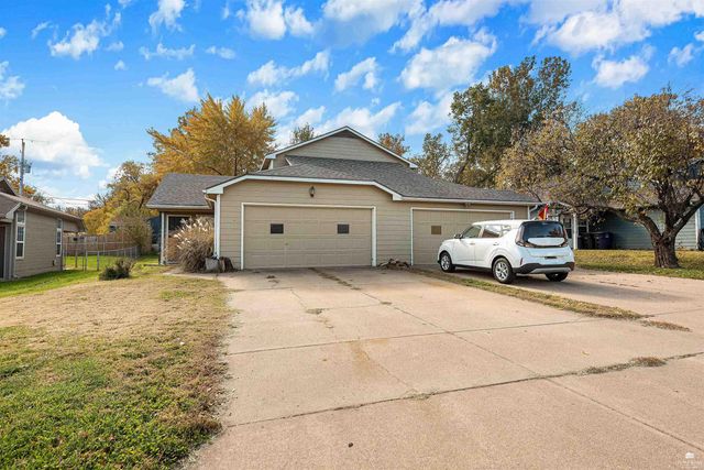 819 Mission Avenue, Manhattan, KS 66502