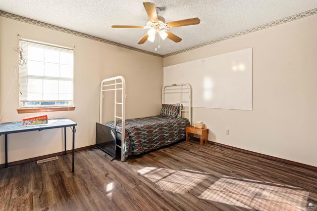 819 Mission Avenue, Manhattan, KS 66502