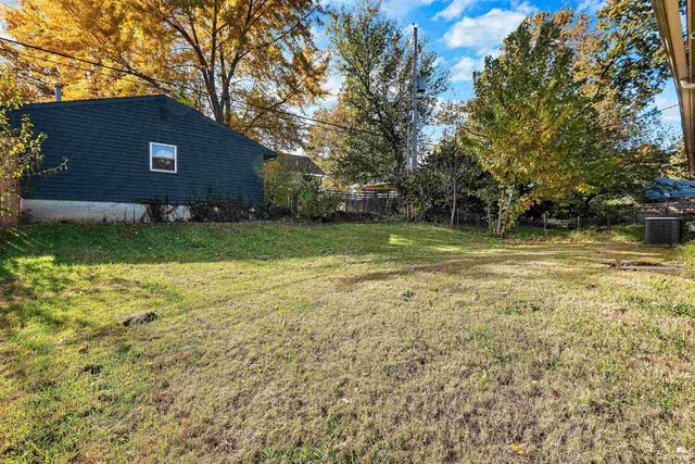 819 Mission Avenue, Manhattan, KS 66502