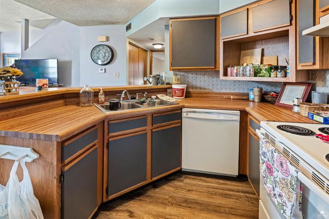 819 Mission Avenue, Manhattan, KS 66502