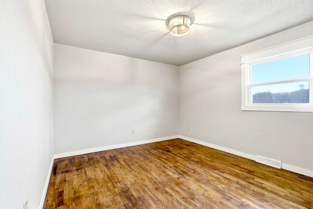 517 Myrtle Street, Monett, MO 65708