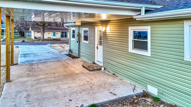517 Myrtle Street, Monett, MO 65708