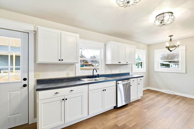 517 Myrtle Street, Monett, MO 65708