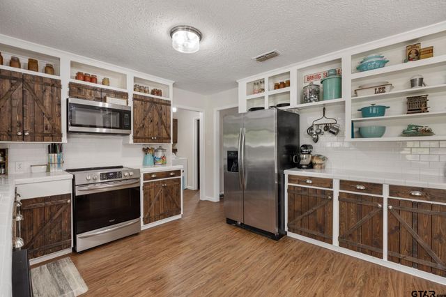 10194 Creek Bend Dr, Tyler, TX 75707