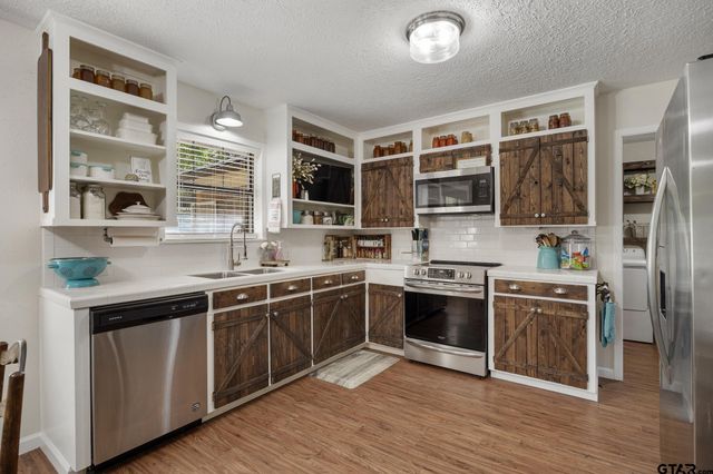 10194 Creek Bend Dr, Tyler, TX 75707