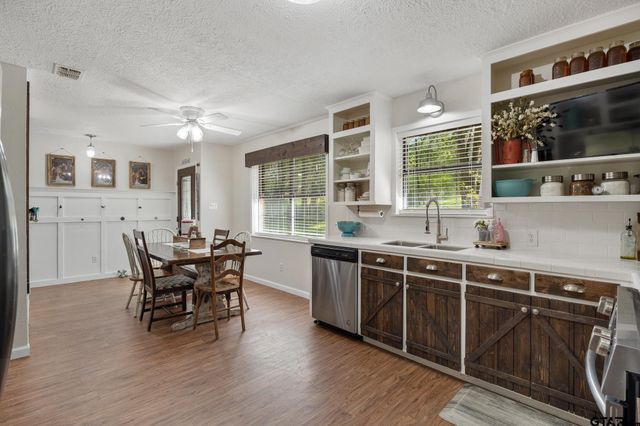 10194 Creek Bend Dr, Tyler, TX 75707