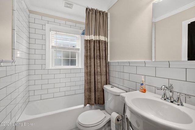 3104 Eagle Pass, Louisville, KY 40213
