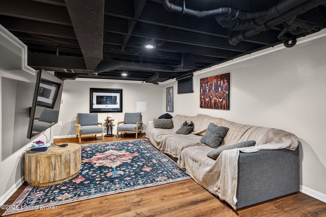 3104 Eagle Pass, Louisville, KY 40213