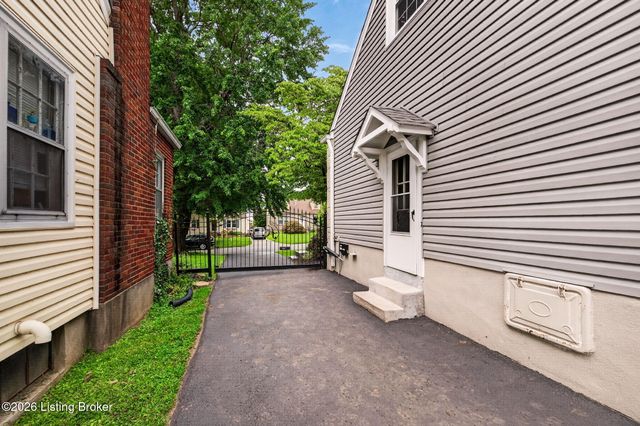 3104 Eagle Pass, Louisville, KY 40213