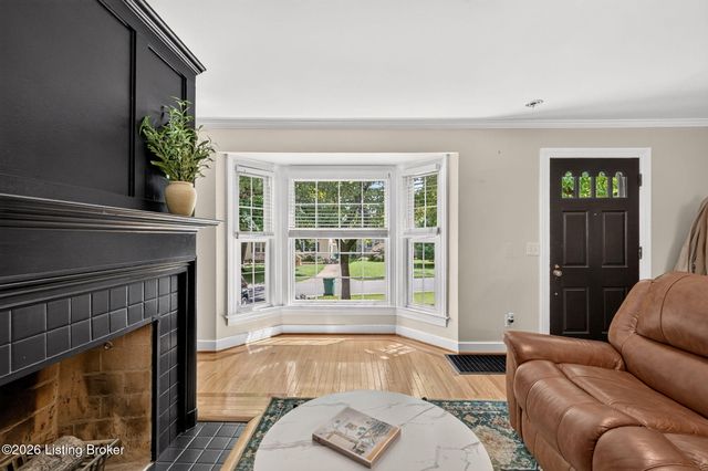 3104 Eagle Pass, Louisville, KY 40213