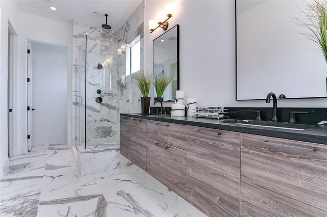 317 E 2nd Street, Houston, TX 77007