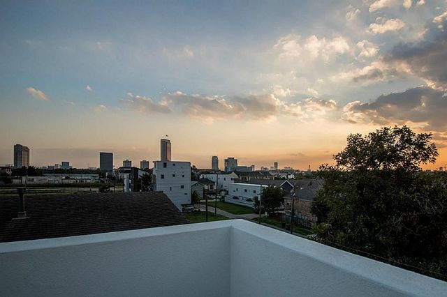 317 E 2nd Street, Houston, TX 77007
