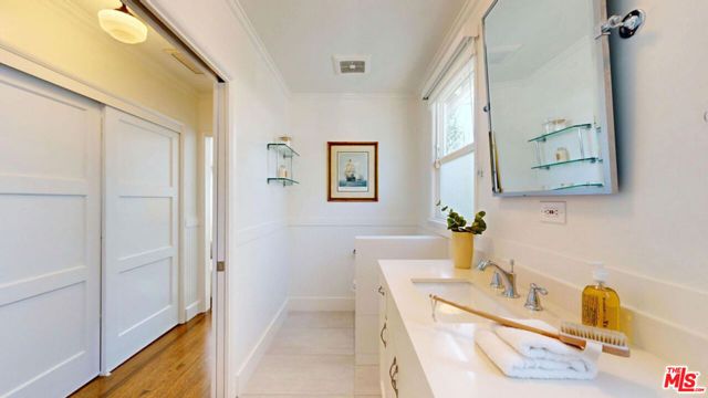 11350 Albata Street, Los Angeles, CA 90049