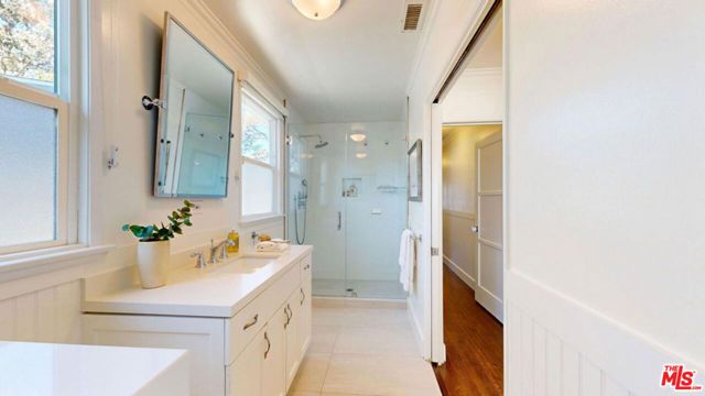 11350 Albata Street, Los Angeles, CA 90049