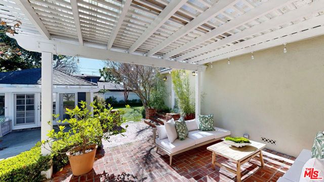 11350 Albata Street, Los Angeles, CA 90049