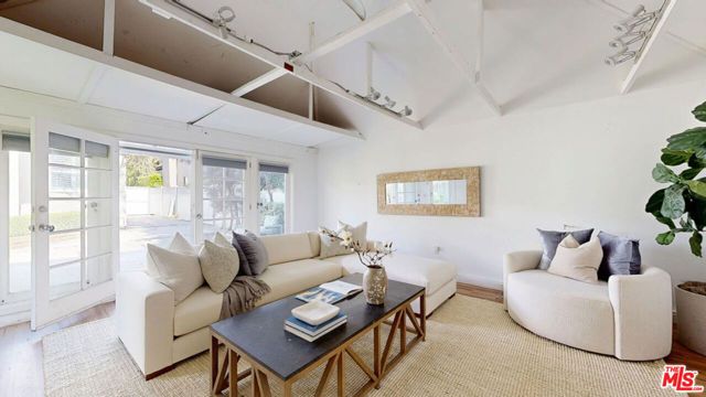 11350 Albata Street, Los Angeles, CA 90049