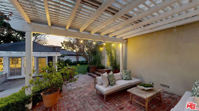 11350 Albata Street, Los Angeles, CA 90049