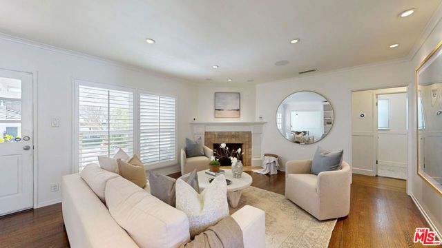 11350 Albata Street, Los Angeles, CA 90049