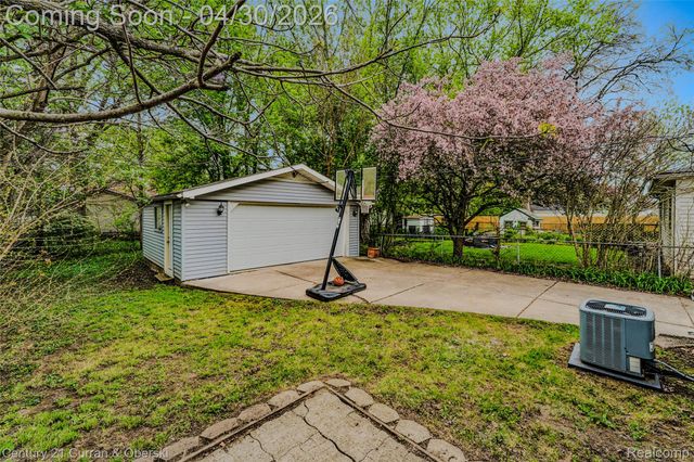 18490 Sumner, Redford Charter Township, MI 48240