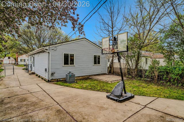 18490 Sumner, Redford Charter Township, MI 48240