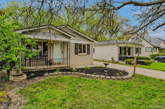 18490 Sumner, Redford Charter Township, MI 48240