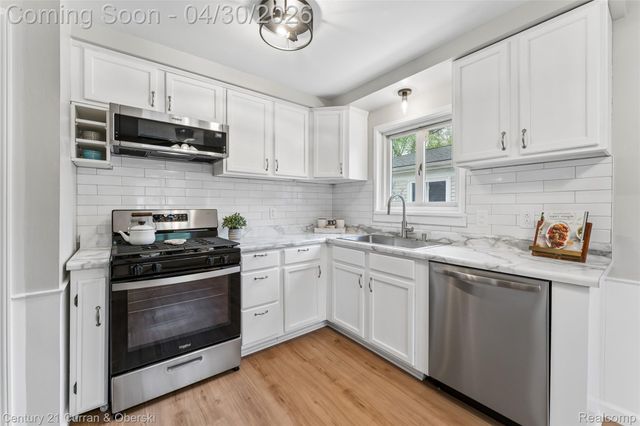 18490 Sumner, Redford Charter Township, MI 48240