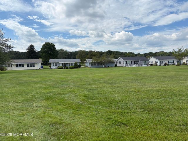 8 Lamb Road, Brick, NJ 08724