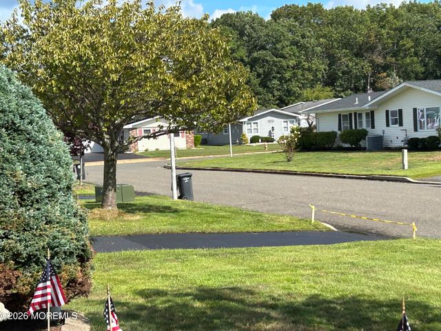 8 Lamb Road, Brick, NJ 08724