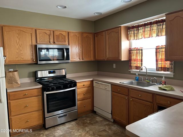8 Lamb Road, Brick, NJ 08724