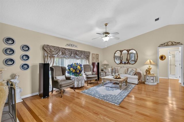 21526 KING HENRY AVENUE, Leesburg, FL 34748