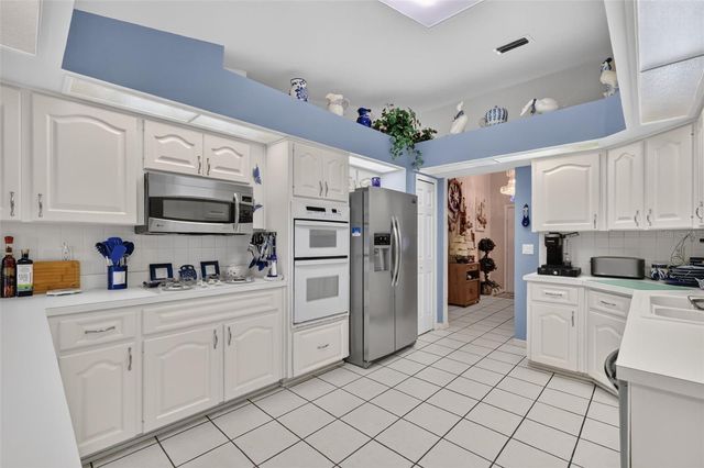 21526 KING HENRY AVENUE, Leesburg, FL 34748