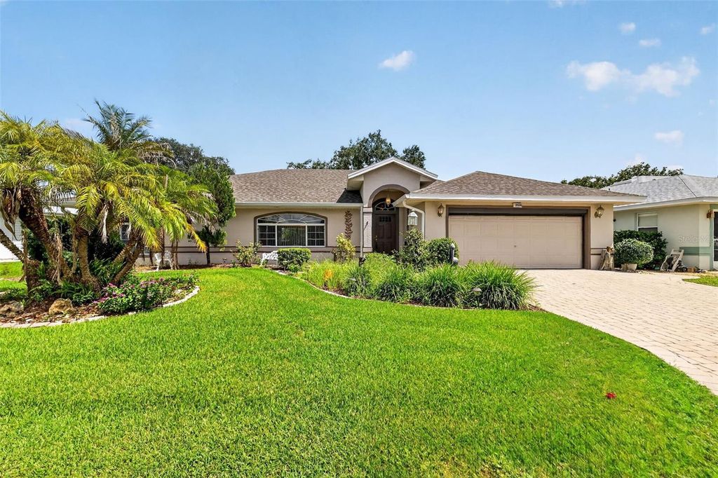 21526 KING HENRY AVENUE, Leesburg, FL 34748