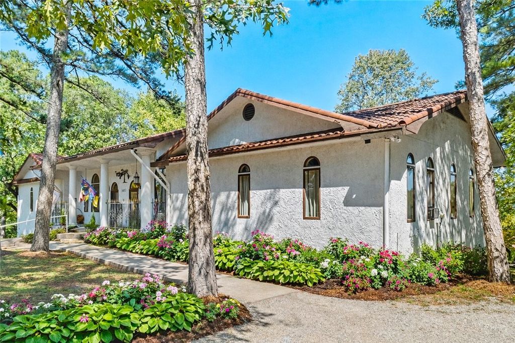 3185 E Van Buren, Eureka Springs, AR 72632