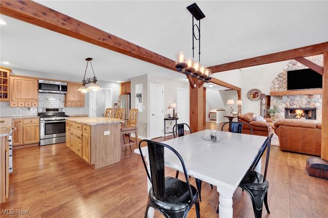 2300 Hampton Ledges Drive, Cuyahoga Falls, OH 44223