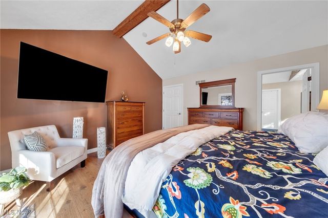 2300 Hampton Ledges Drive, Cuyahoga Falls, OH 44223