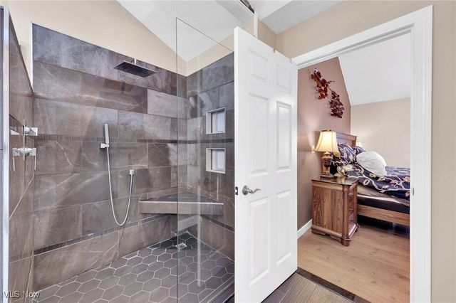 2300 Hampton Ledges Drive, Cuyahoga Falls, OH 44223