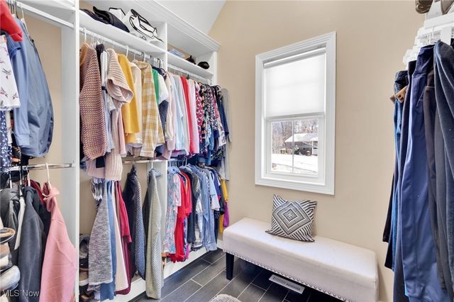 2300 Hampton Ledges Drive, Cuyahoga Falls, OH 44223