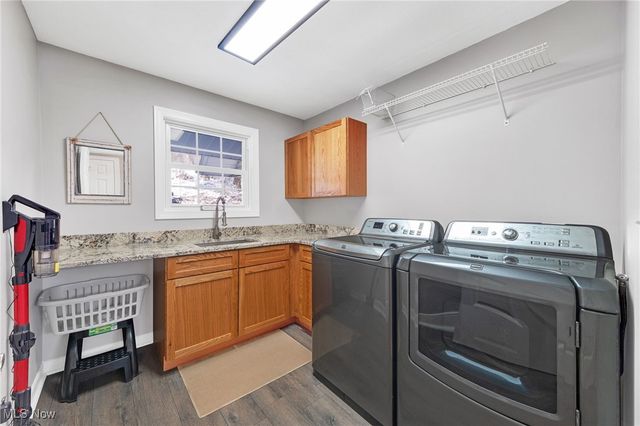 2300 Hampton Ledges Drive, Cuyahoga Falls, OH 44223