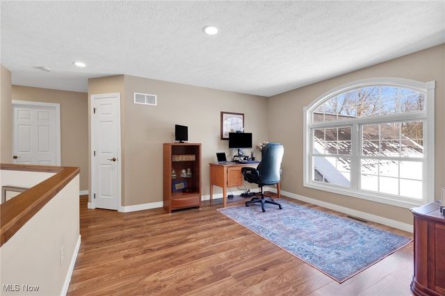 2300 Hampton Ledges Drive, Cuyahoga Falls, OH 44223