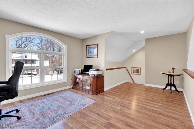 2300 Hampton Ledges Drive, Cuyahoga Falls, OH 44223